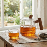 Seriq | Borosilicate Glass Teapot with Infuser and Wooden Handle 550ml