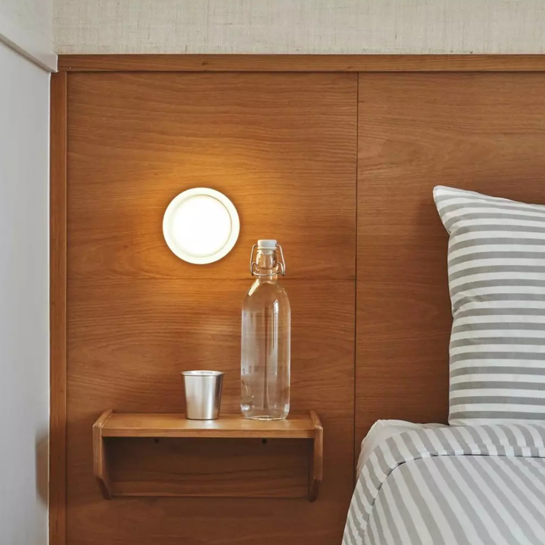 Minimalist Wall Light with Recessed Diffuser 2